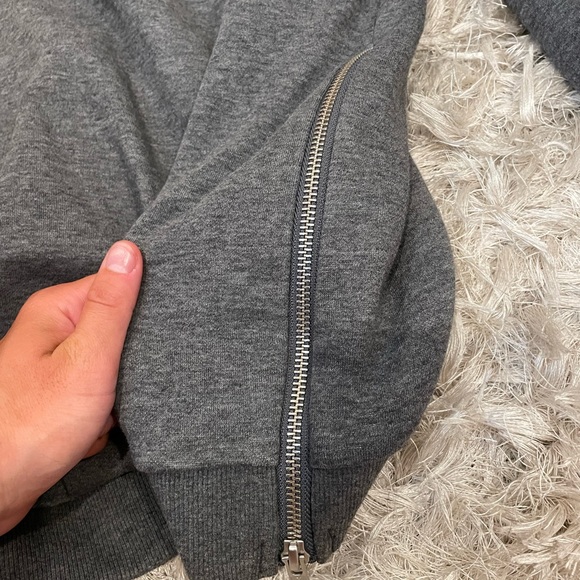 NWT Lovers + Friends Oversized Sweatshirt - Picture 4 of 5